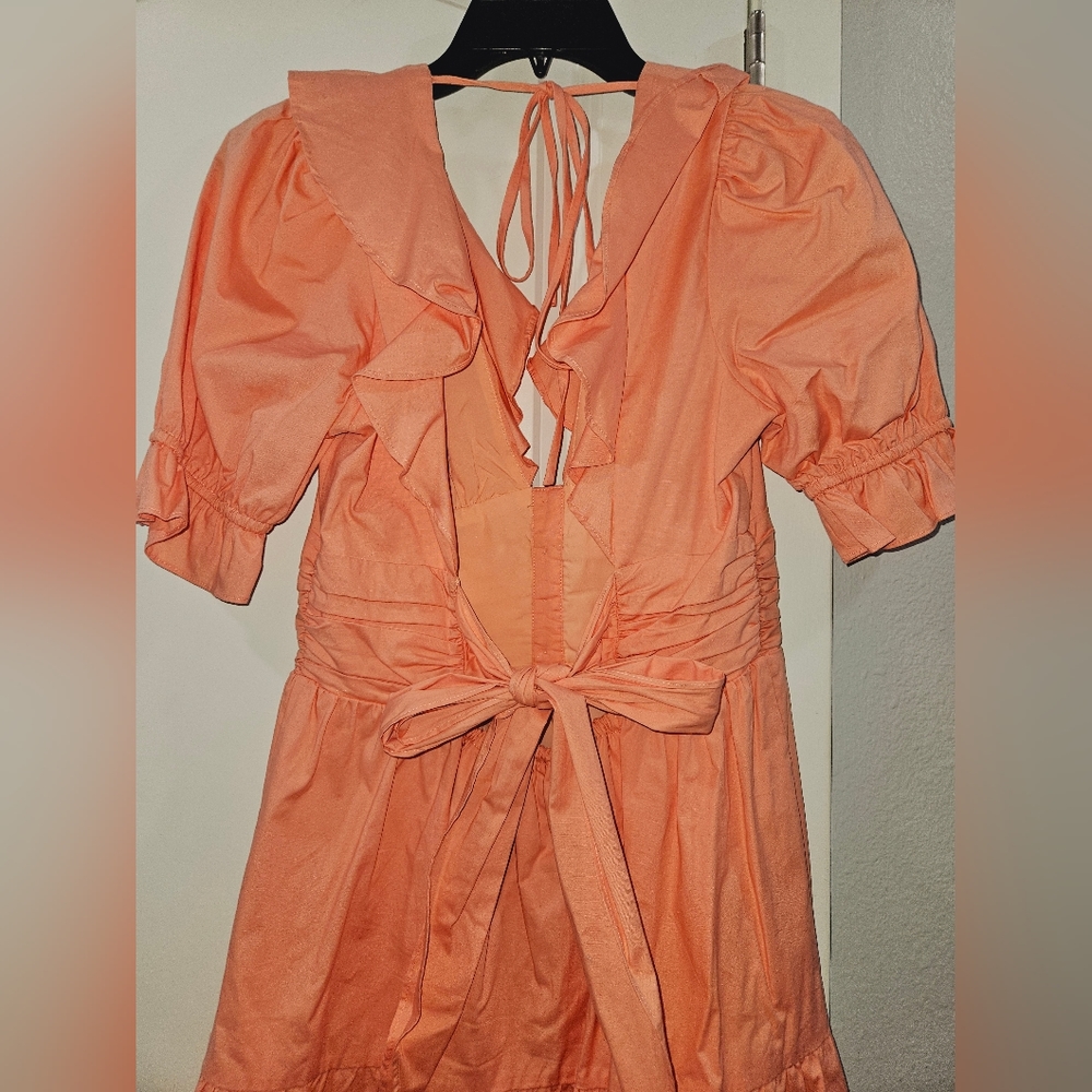 NWT WAYF Open Back, Short Sleeve, Plunging Neckline Babydoll Dress, Peach, Small